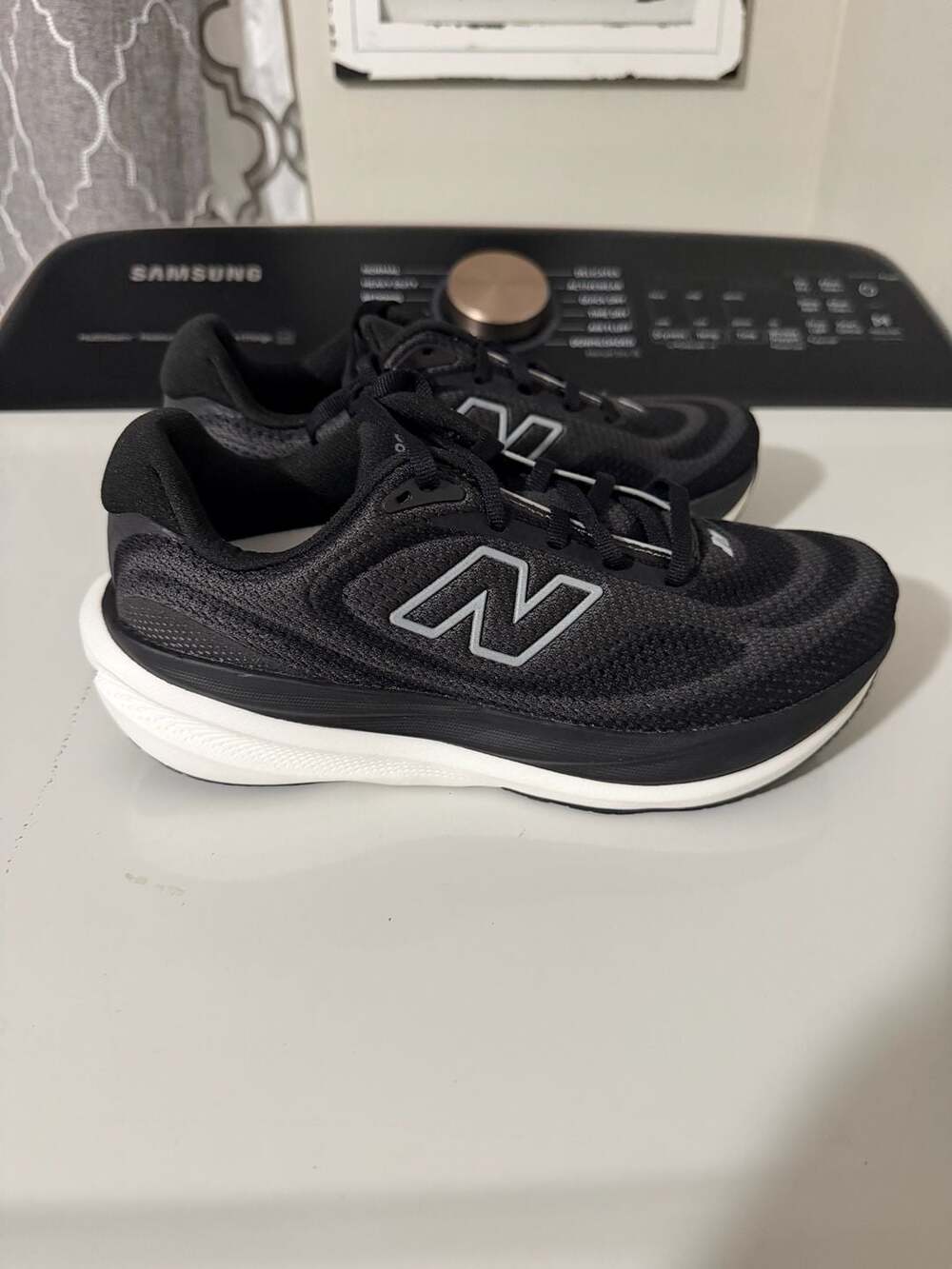 New Balance 1080v15 Size 6.5 Black White Running Shoes